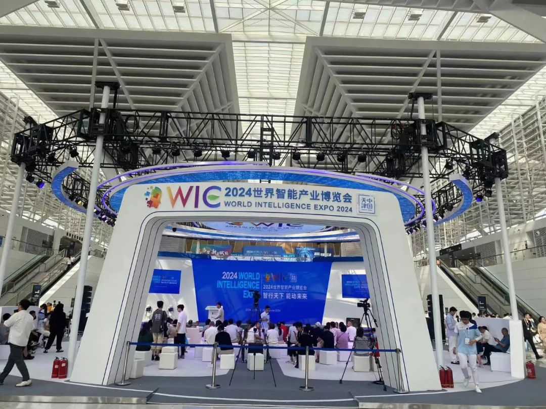 jiuyou.com软件亮相2024世界智能产业博览会 发布全栈AIGC九天智能一体化云平台